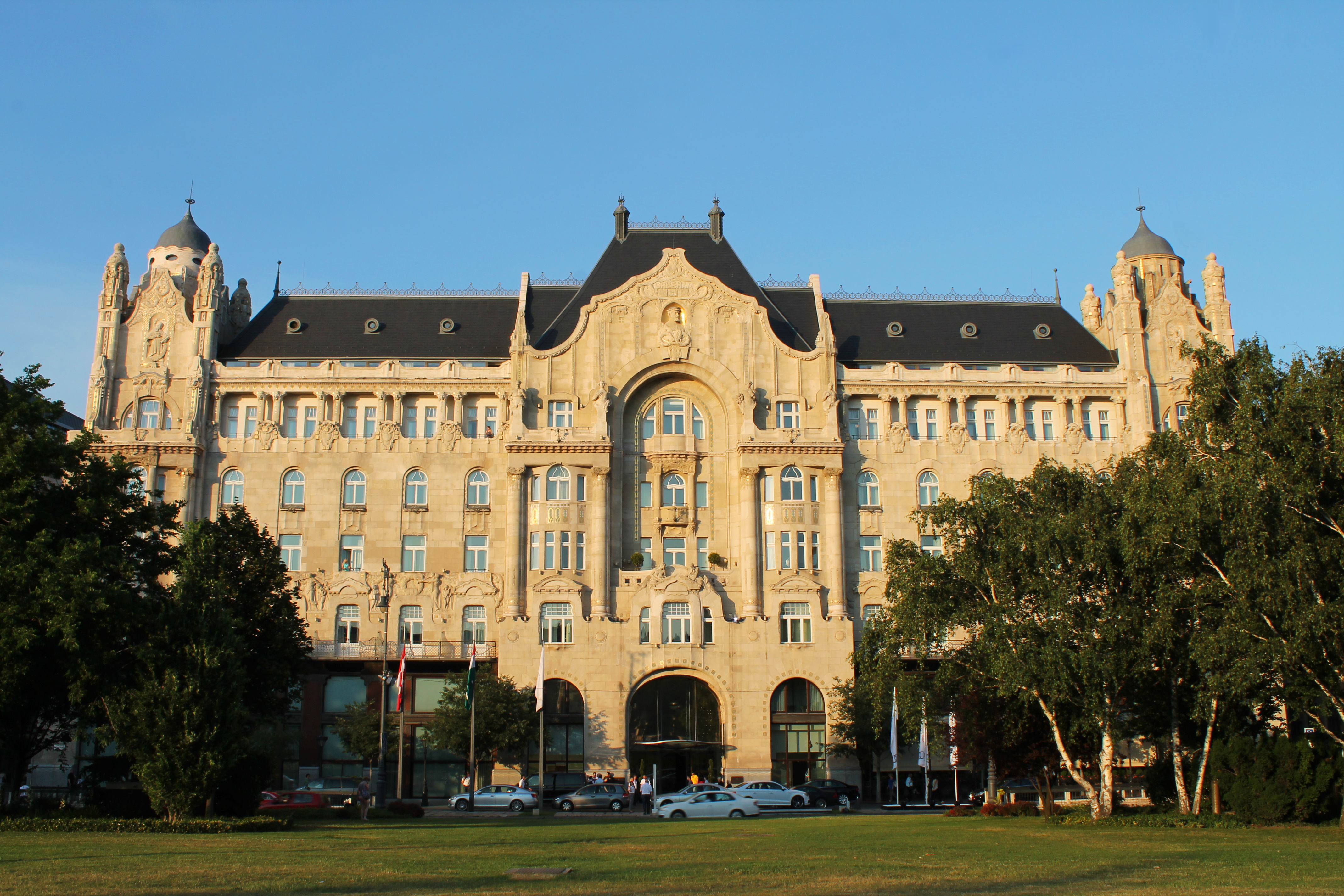 Gresham_Palace_-_Stierch_01.jpg